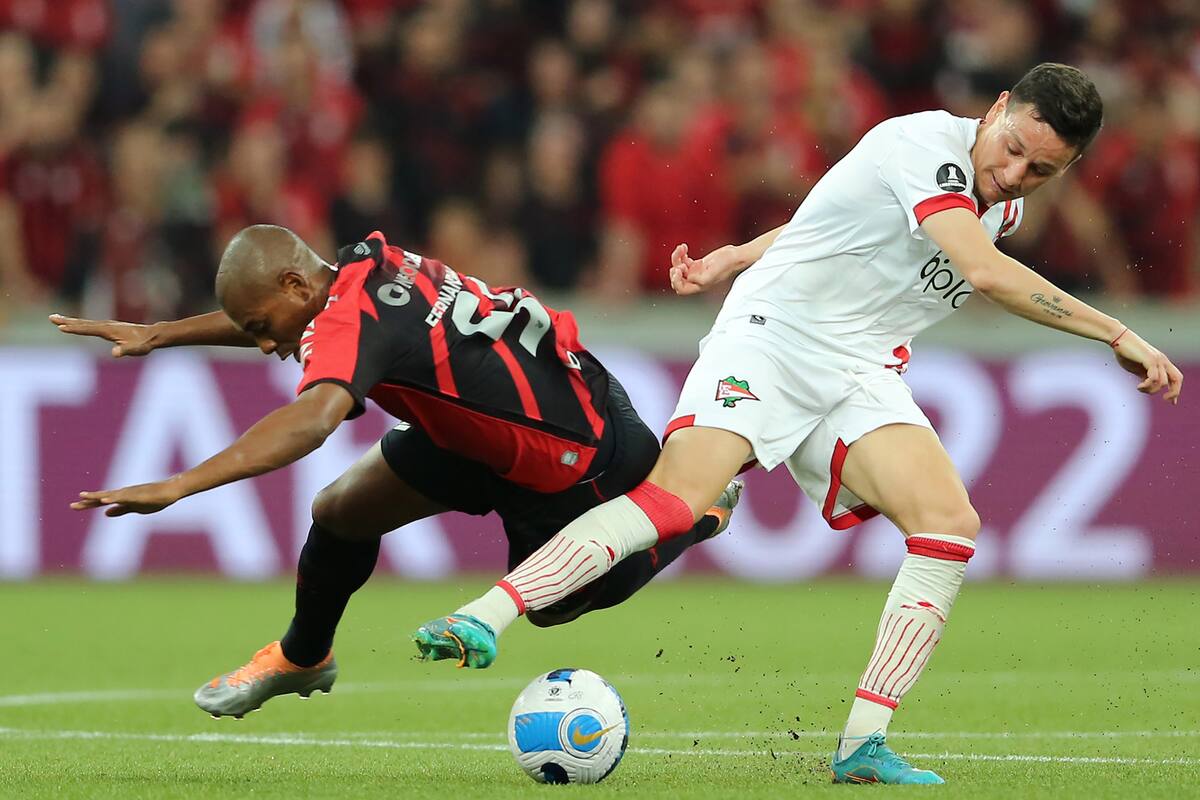 Una de ballet entre Fernando Zuqui y Fernandinho, el símbolo que volvió a Brasil