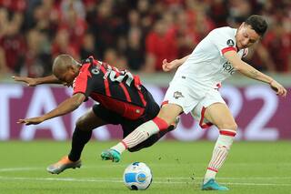 A Estudiantes lo salvó el VAR en Brasil (dos veces): empató 0-0 con Paranaense