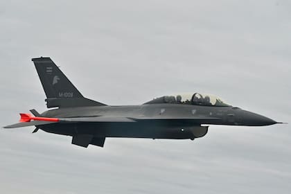 Una de las aeronaves caza F-16 con capacidad supersónica que ya están en la Argentina