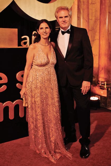 Una de las “alma mater” de la compañía, Nazarena “Nachi” Bredeston, hija de Nora Cárpena y Guillermo Bredeston, posa con su marido, el abogado Alejandro Filgueras