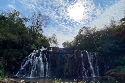 Una de las atracciones de Puerto Bemberg es llegar hasta el Salto Yasy, luego de una navegación por el Río Paraná