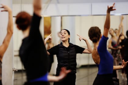 Una de las bailarinas más prestigiosas que ha dado el país, es hoy directora del Ballet Estable del Teatro Colón; estrella de alcance global, da detalles sobre el entrenamiento para una profesión de altísima precisión que exige, sobre todo, disciplina