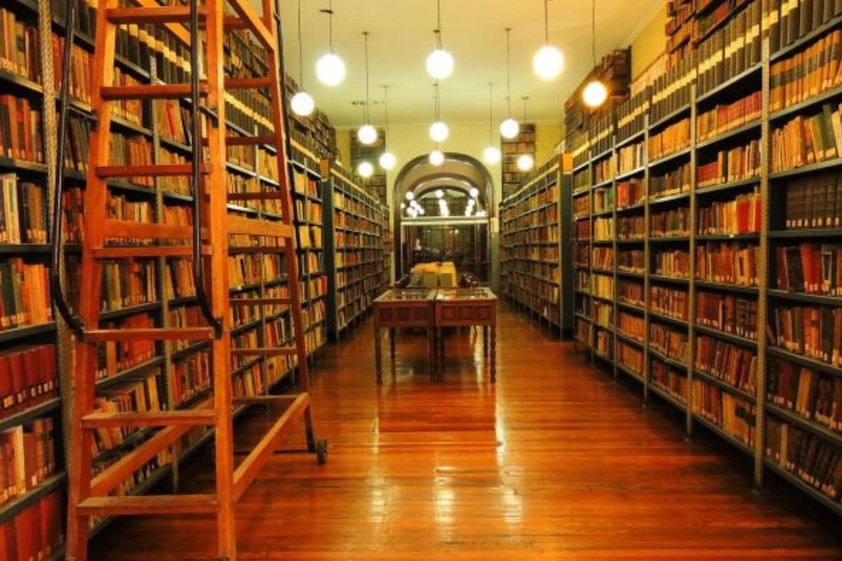 Una de las bibliotecas más impactantes del país es la Biblioteca Mayor de la Universidad Nacional de Córdoba