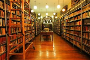 Una de las bibliotecas más impactantes del país es la Biblioteca Mayor de la Universidad Nacional de Córdoba