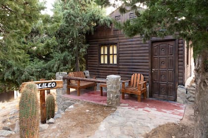 Una de las cabañas que ofrece el observatorio Ampimpa para pasar allí la noche.