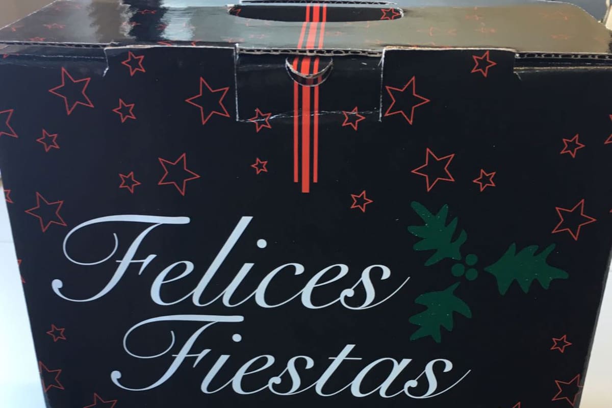 Una de las cajas navideñas que se entregaron este año en el Estado