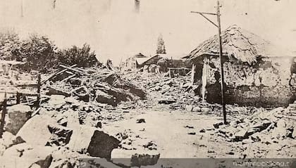 Una de las calles de Coquimbo (Chile) después del tsunami producido por el terremoto originado en Atacama en noviembre de 1922. Memoria Chilena - Biblioteca Nacional de Chile