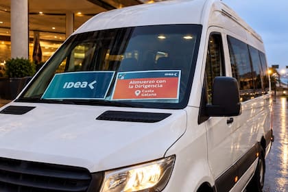 Una de las camionetas que llevó a los ejecutivos al almuerzo con Bullrich