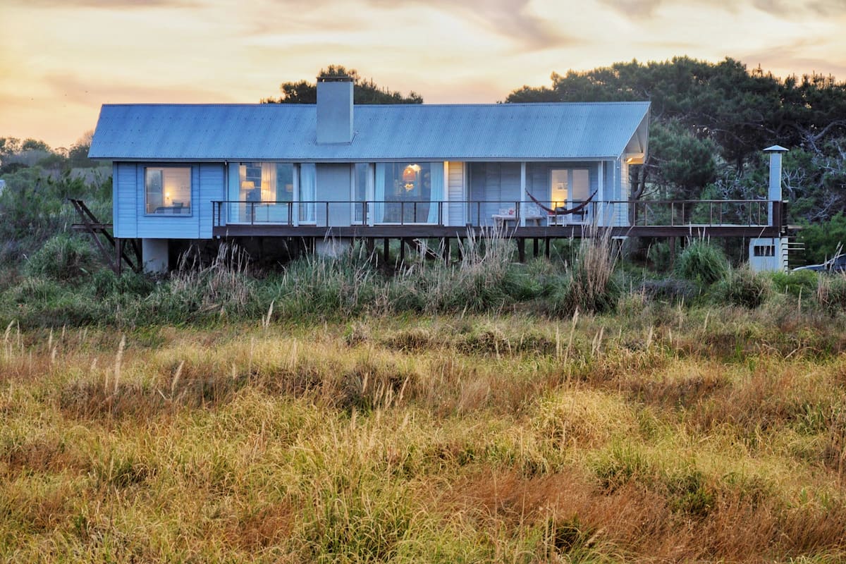 Una de las casas en la chacra marítima Rincón de Cobo, cerca de Mar de Ajó. (Paula Delledera)