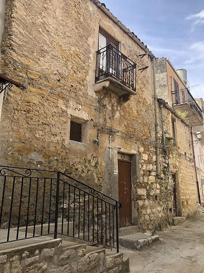 Una de las casas que se vende a 1 euro
