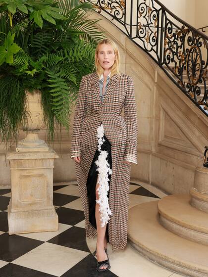 Una de las celebrities que siguió el desfile de Dior desde la primera fila fue la actriz de "Love Story: John F. Kennedy Jr. y Carolyn Bessette", Dree Hemingway