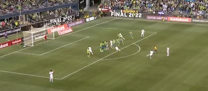 Una de las chances más claras para Pumas en el segundo tiempo de la final de la Concachampions