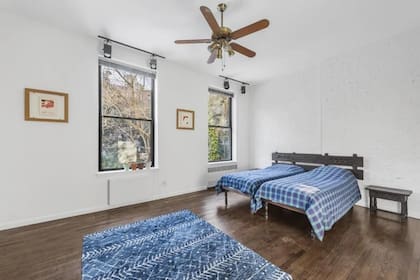 Una de las cinco habitaciones que tiene la casa