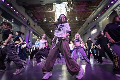 Una de las clases de K-pop en "Hola Corea"
