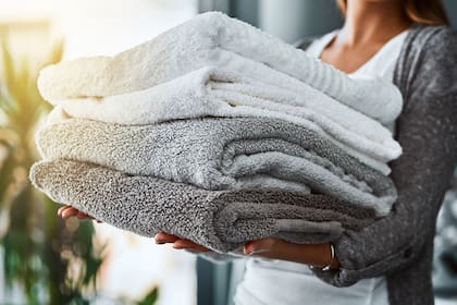 Una de las claves para conseguir toallas esponjosas es el uso de vinagre y de limón antes del lavado
