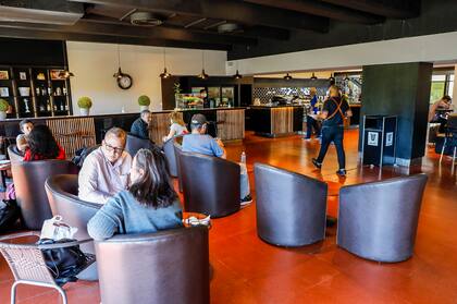 Una de las confiterías, totalmente renovada