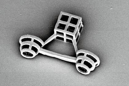 Una de las dos micromáquinas creadas para las algas: el "scooter" (esta foto) y el rotador