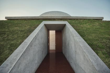 Una de las dos puertas de acceso al domo.