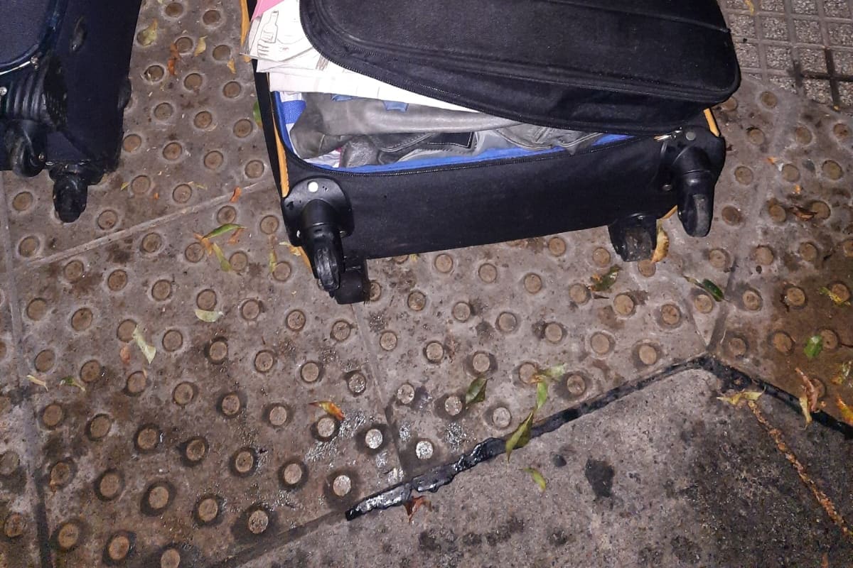 Una de las dos valijas robadas