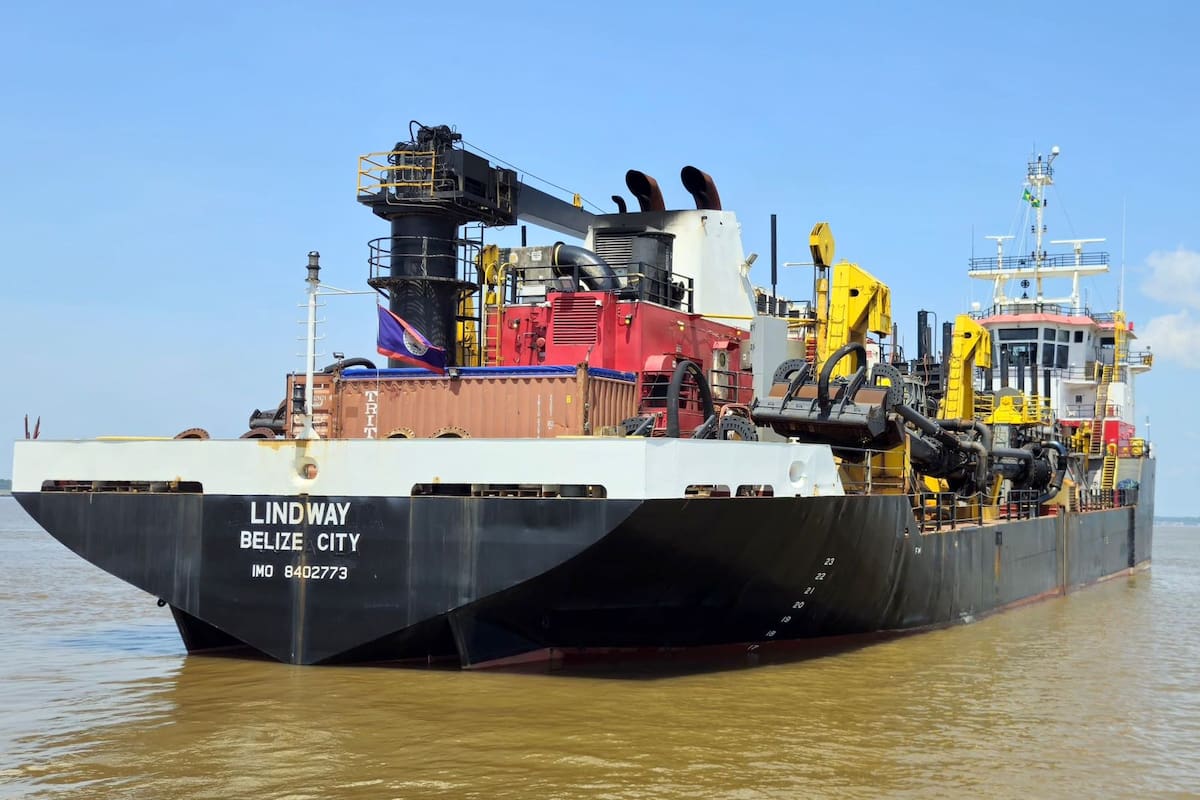 Una de las dragas de DTA Engenharia