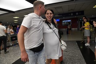 Una de las embarazadas que estuvo demorada en Ezeiza la semana pasada y finalmente pudo ingresar al país