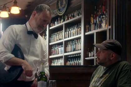 Una de las escenas de los dos spots que compartió la Universidad de Buenos Aires (UBA) en reclamo por la recomposición salarial del personal docente y no docente