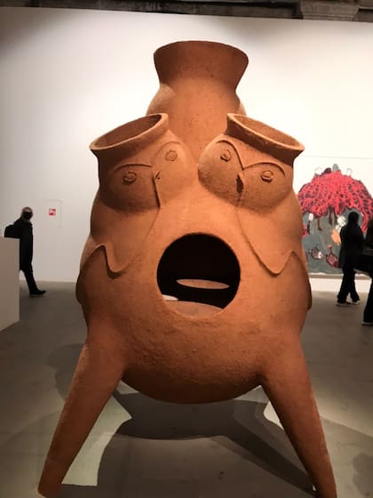 Una de las esculturas de Gabriel Chaile en la Bienal de Venecia