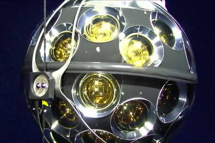 Una de las esferas utilizadas para la detección de neutrino bajo el Mediterráneo