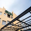 Una deuda millonaria y un shopping demorado se suman al juicio oral por abuso de menores contra el empresario