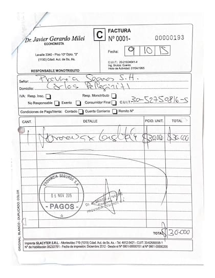 Una de las facturas de Javier Milei a Provincia Seguros, de 2015