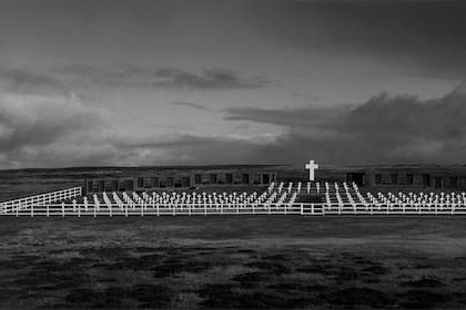 Una de las fotografías que integran el ensayo "Malvinas. Retratos y paisajes de guerra", de Juan Travnik, uno de los ganadores del premio a la trayectoria artística