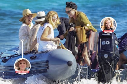 Una de las fotos exclusivas que ¡HOLA! Argentina publicó en su última edición, en la que se ve a Máxima en Saint-Tropez sentada en una lancha junto a sus amigas Janneke, Samantha Deane (argentina, fue compañera de la Reina en el colegio Northlands) y Mariska (de pie).