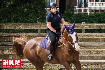Una de las fotos exclusivas que tendrá el libro: la princesa de Orange montando a Mojito, su caballo.