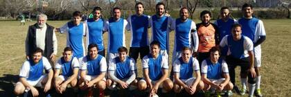 Una de las fotos más recientes de Cuaco, que recuperó los colores originales de la camiseta que usó en 1967: el azul y blanco. Casasco tiene 74, pero quiere seguir dirigiendo unos años más