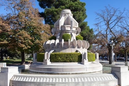 Una de las fuentes de la plaza principal de la ciudad.