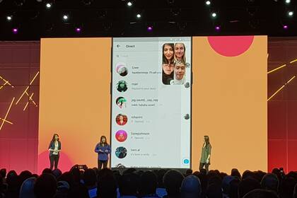 Una de las funciones que tiene el video chat grupal en Instagram es que se puede minimizar para seguir usando la aplicación
