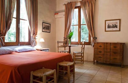 Una de las habitaciones del hotel de campo El Tizón.
