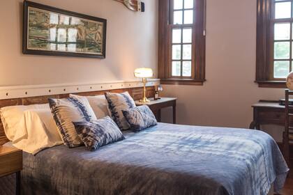 Una de las habitaciones del tradicional club de remo.