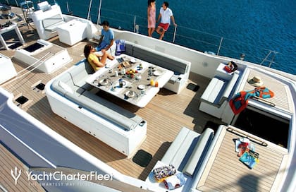 Una de las imágenes de cubierta del ARISTARCHOS que usa el sitio Yacht Charter Fleet para promocionar el alquiler del velero. Su precio es de 80 mil euros por semana.