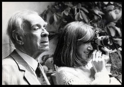 "María Kodama no era una profesional pero amaba el arte de la fotografía y por eso siempre trataba de captar esa realidad que a veces asoma más allá de lo visible", dice Flores Maio