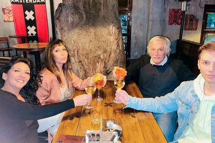 Una de las imágenes junto a Pato Galmarini que compartió Moria Casán