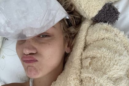 Una de las imágenes que Bella Hadid compartió en sus redes mientras estuvo hospitalizada