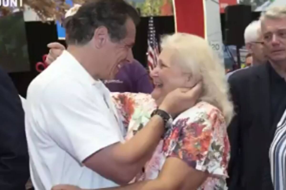 Una de las imágenes que difundió Cuomo para defenderse