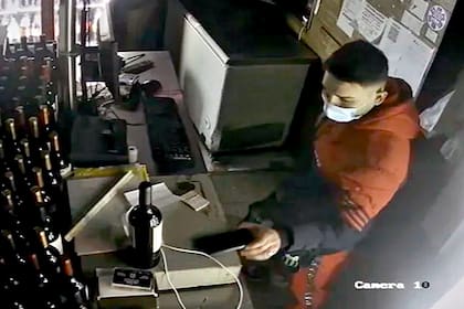 Una de las imágenes que difundió el local luego del robo.