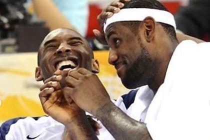 Una de las imágenes que eligió LeBron James para homenajear a su amigo Kobe Bryant