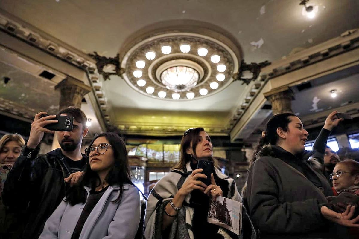 Una de las luminarias restauradas en el último tiempo