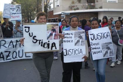 Una de las marchas encabezadas por la familia de Ramón Vázquez para exigir justicia por su homicidio