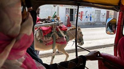 Una de las mejores formas de experimentar Mogadiscio es desde el interior de un bicitaxi