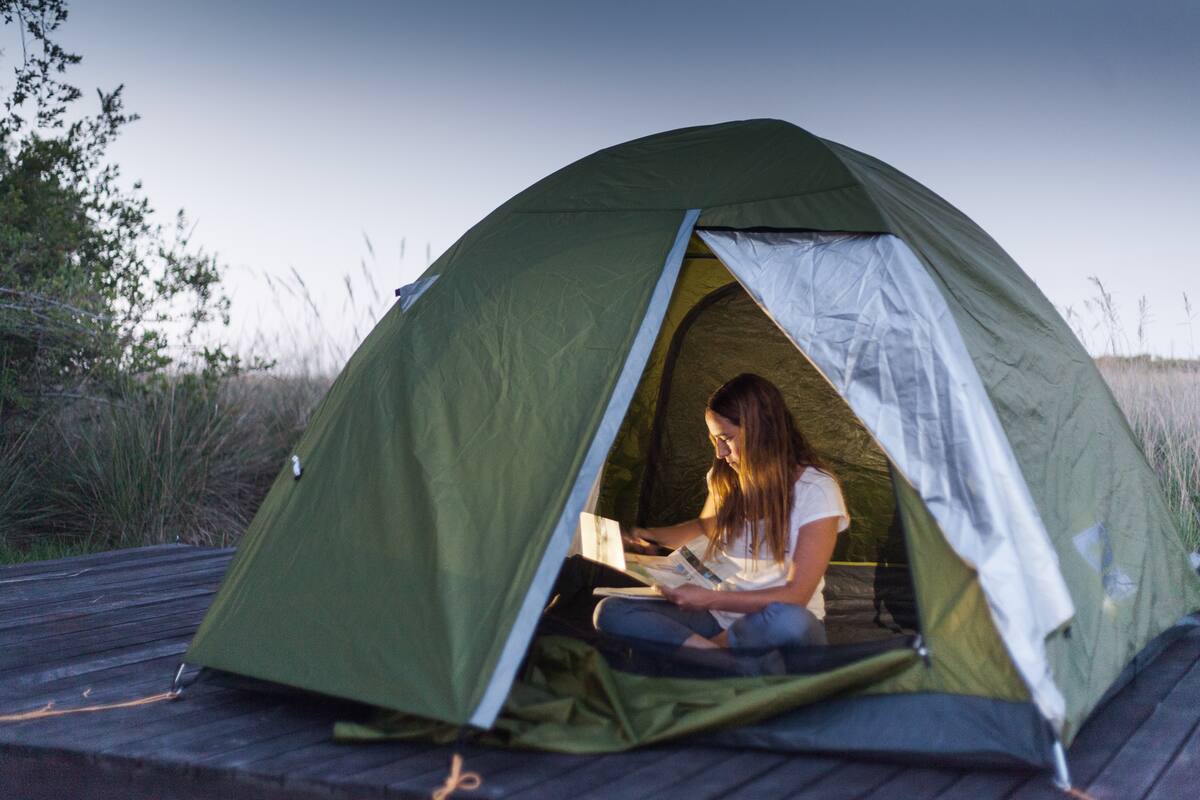 Una de las mejores maneras de disfrutar del pueblo y la naturaleza, es hospedarse en el camping de lujo llamado AutoCamp.