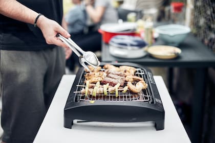 Una de las mejores opciones para el balcón es la parrilla eléctrica